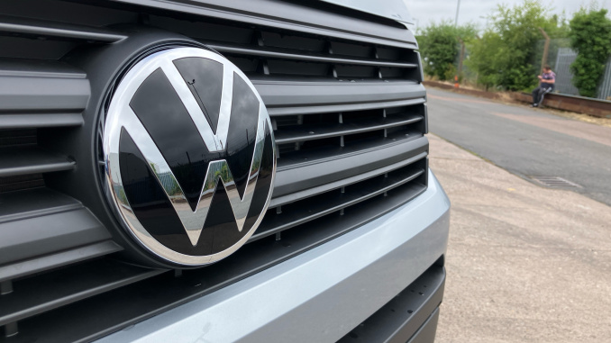 Volkswagen Crafter Cr35 Mwb Diesel Fwd 2.0 TDI 140PS Commerce Plus High Roof Van - Image 21